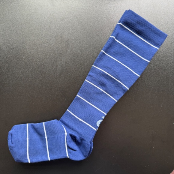 Clove Compression‎ Socks, Small (W5-8.5), Navy Stripe, NWT - Picture 1 of 3